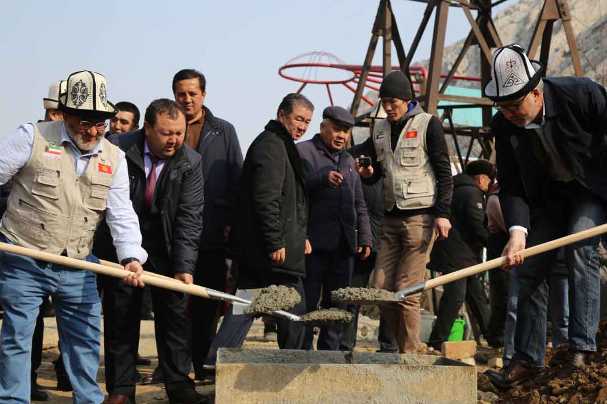الرحمة العالمية: وضع حجر الأساس لشبكة مياه تغطي مدينة كاملة بقرغيزيا